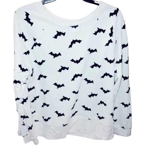 XL | Bat 🦇 Sweater - Picture 1 of 3